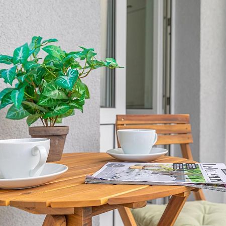 Fewo1846 - Kommood - Zentral Gelegenes Studio-Apartment Mit Balkon Im Hochparterre เฟลนส์บวร์ก ภายนอก รูปภาพ